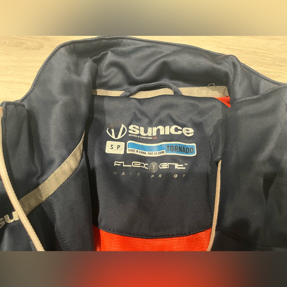 Sunice Jacket, Small - image 5